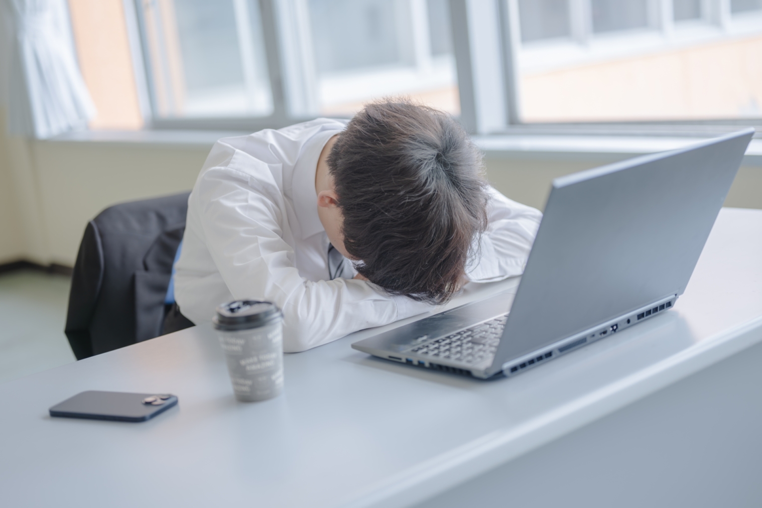 やりがい搾取とは?社内で起こる背景や対処法、よくある事例を解説